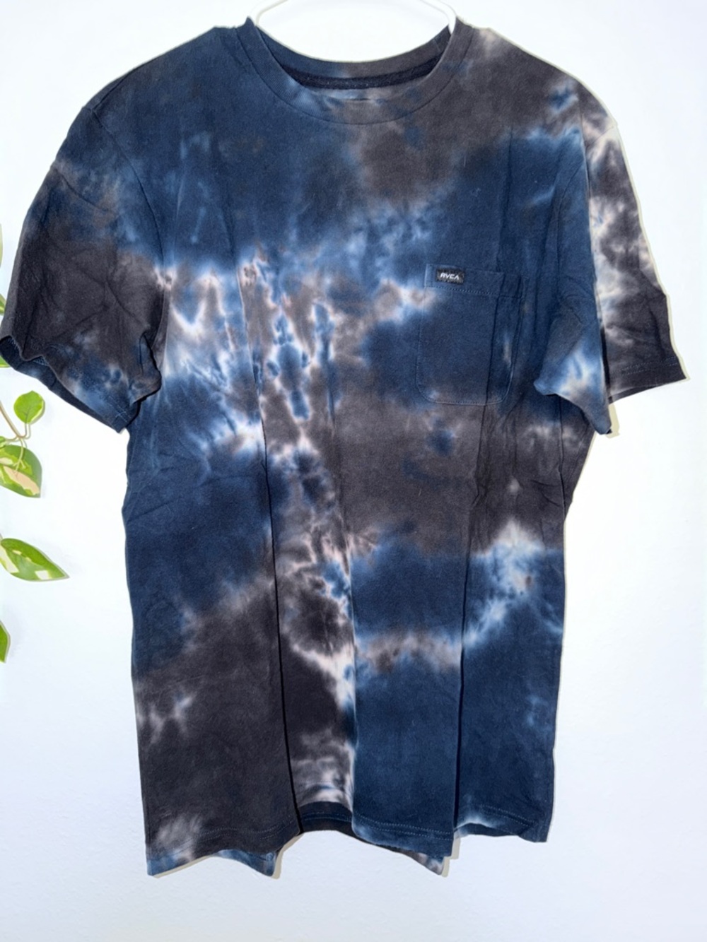 RVCA Men’s Navy and Black Tie-Dye Pocket Tee